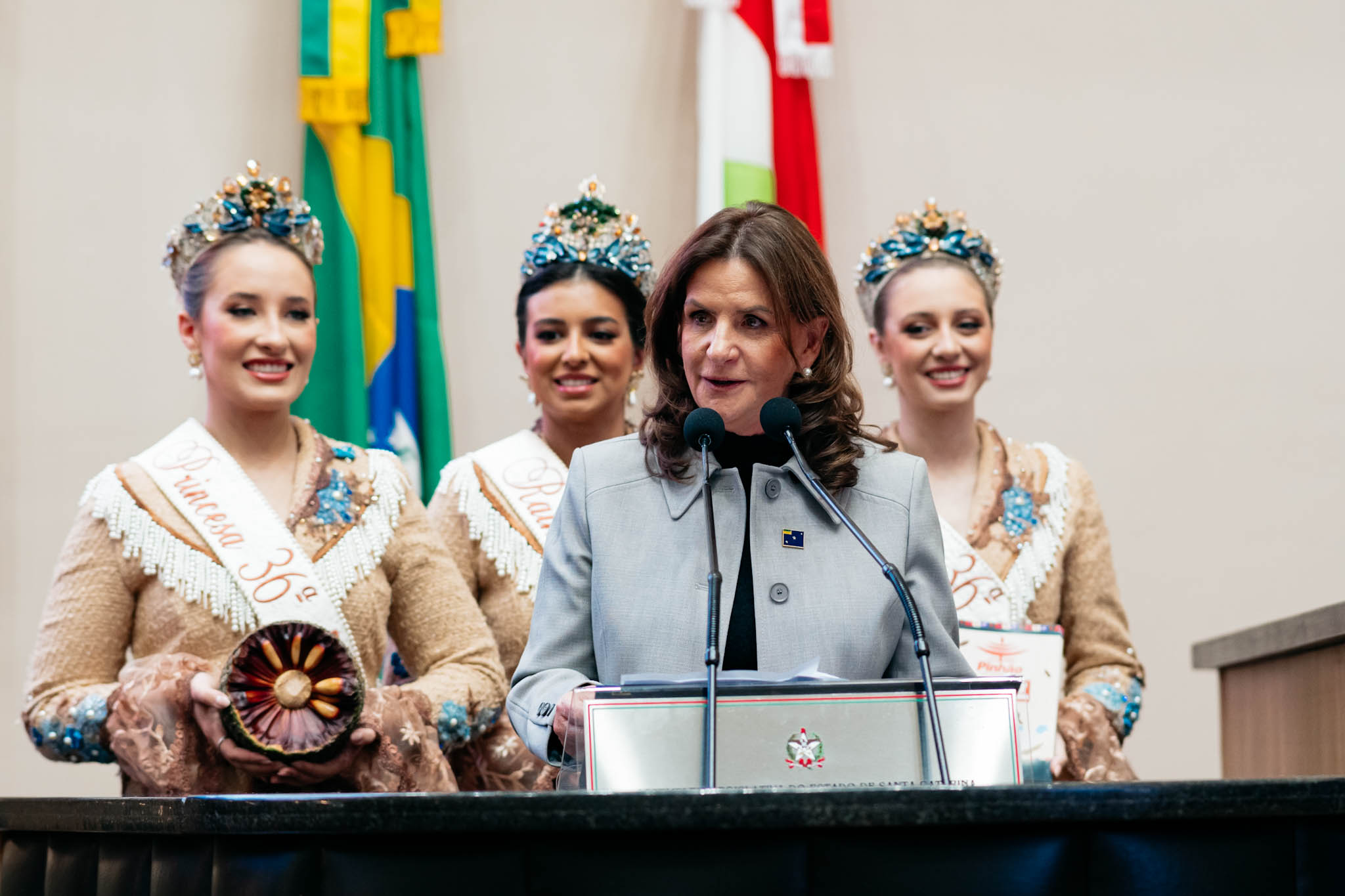 Prefeitura de Lages Comitiva da 36ª Festa Nacional do Pinhão visita Alesc e leva convite ao Governador Jorginho Mello