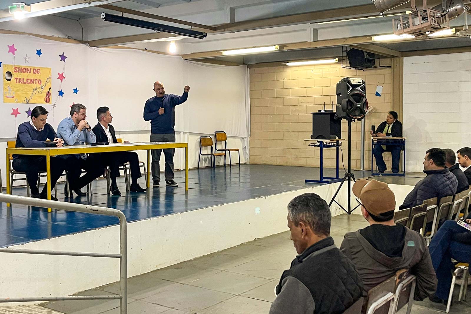 Prefeitura de Lages Moradores dos bairros Santa Catarina e Araucária participam de Audiência Pública sobre descaracterização de terrenos e desenvolvimento de programas de habitação social 