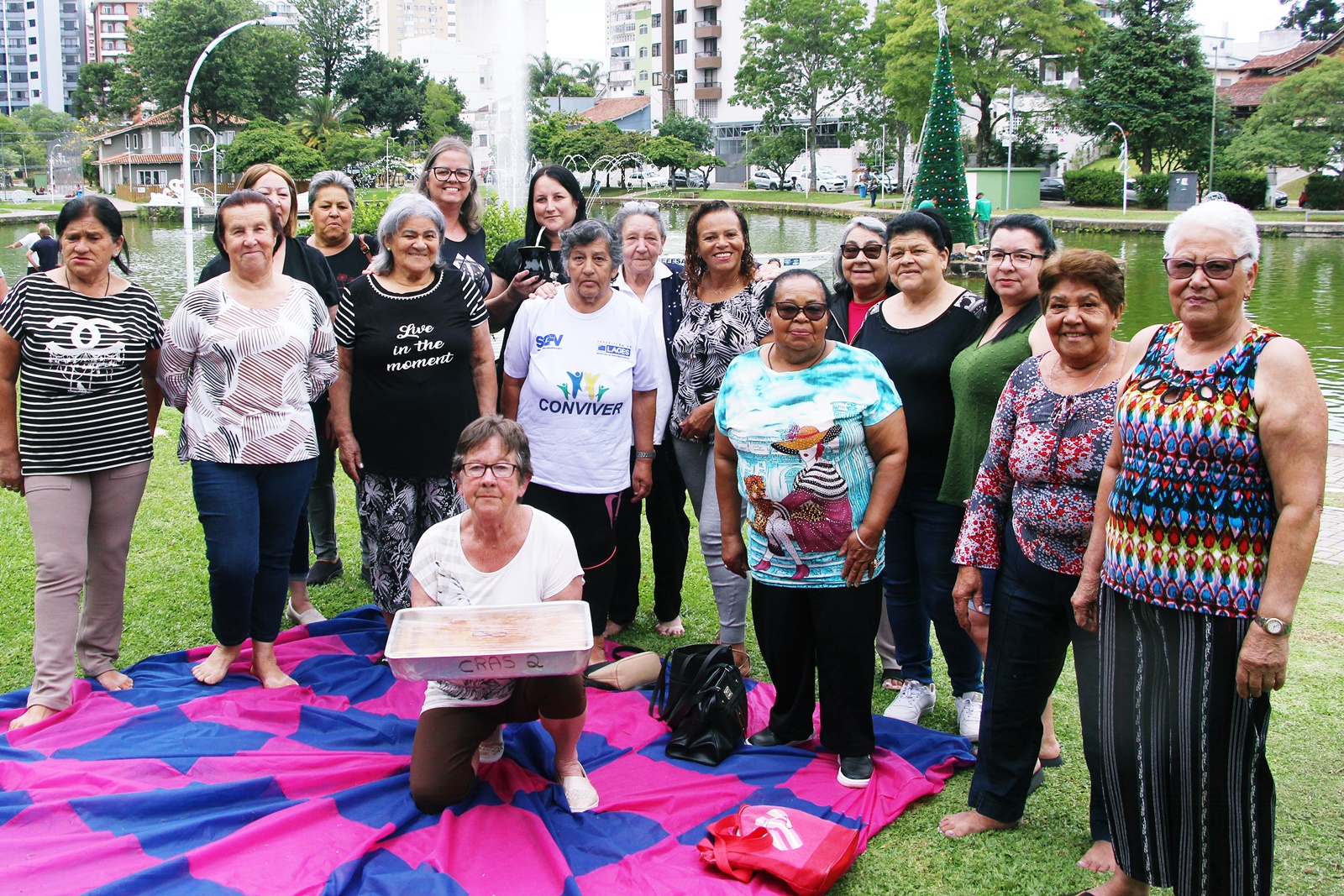 Prefeitura de Lages CRAS VIII encerrou as atividades para idosos em 2025 com piquenique repleto de carinho no Parque Jonas Ramos