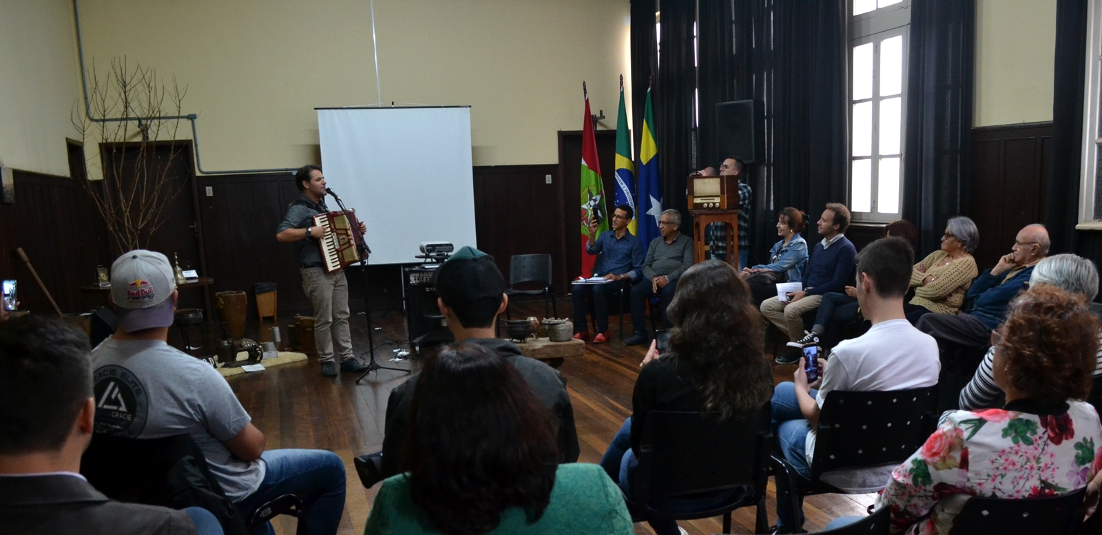 Prefeitura de Lages Eventos iniciaram com bate-papo sobre as etnias que formaram Lages