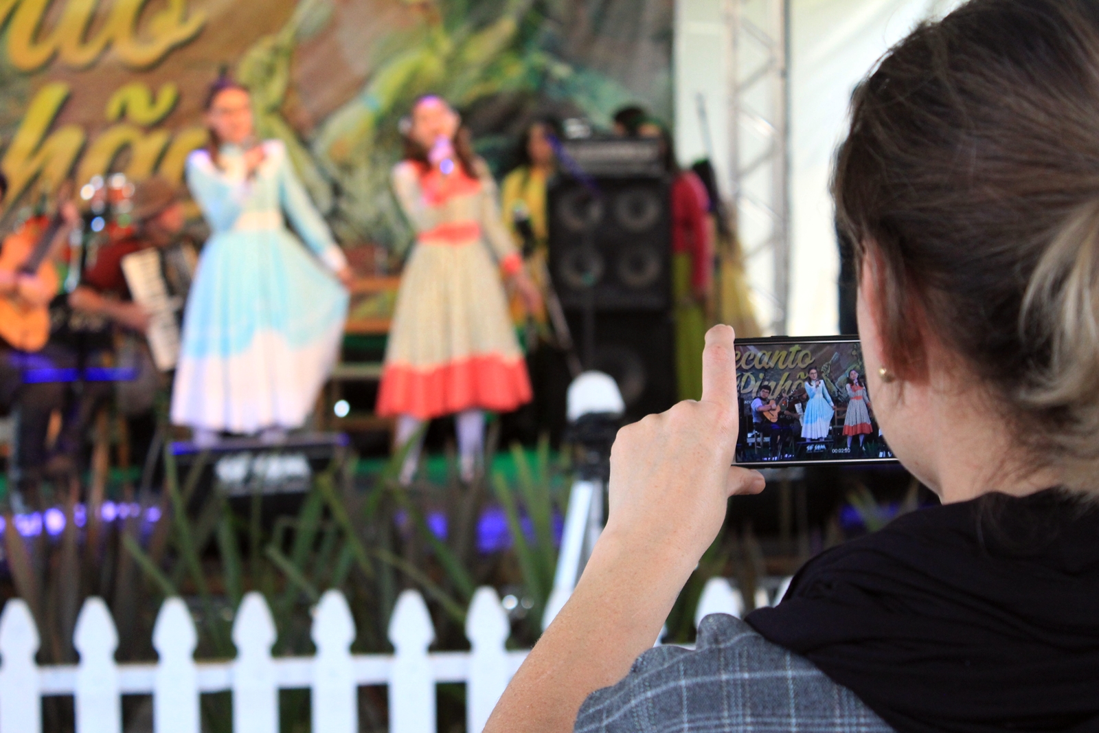 Prefeitura de Lages Palco do Recanto do Pinhão Aracy Paim recebe os talentos da Escola de Artes