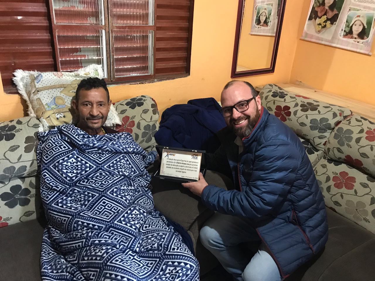 Prefeitura de Lages Presidente Fundador do CSK, do bairro Várzea, recebe homenagem da FME