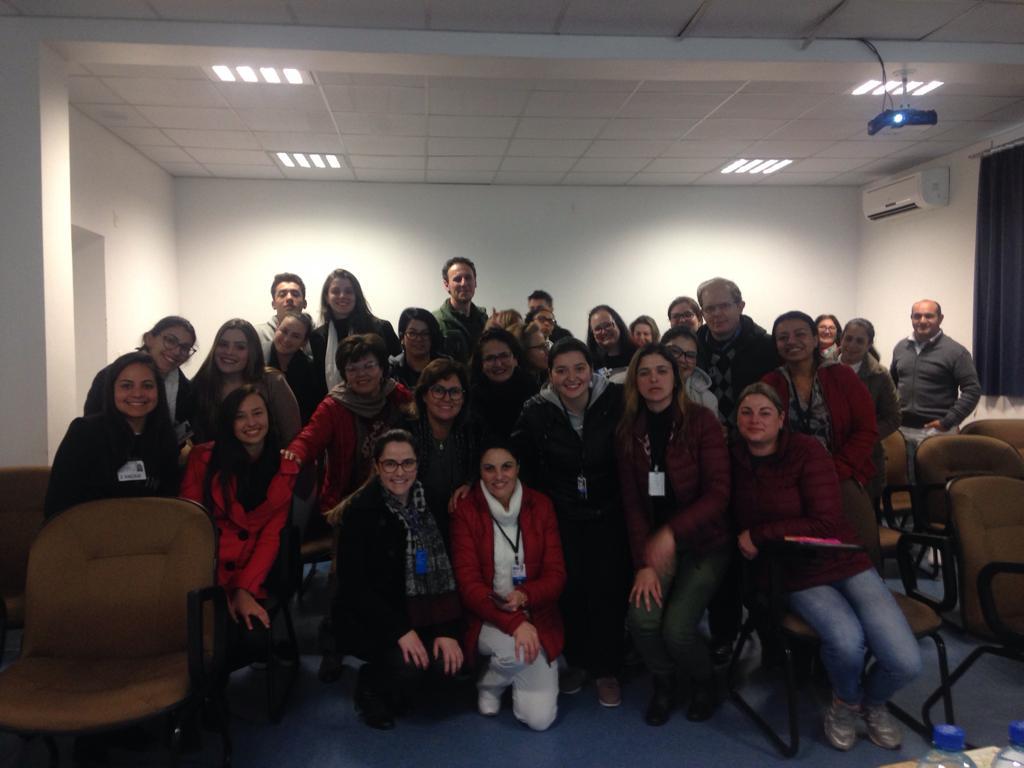 Prefeitura de Lages Cerest realiza ação de educação em saúde do trabalhador para profissionais do Hospital e Maternidade Tereza Ramos 