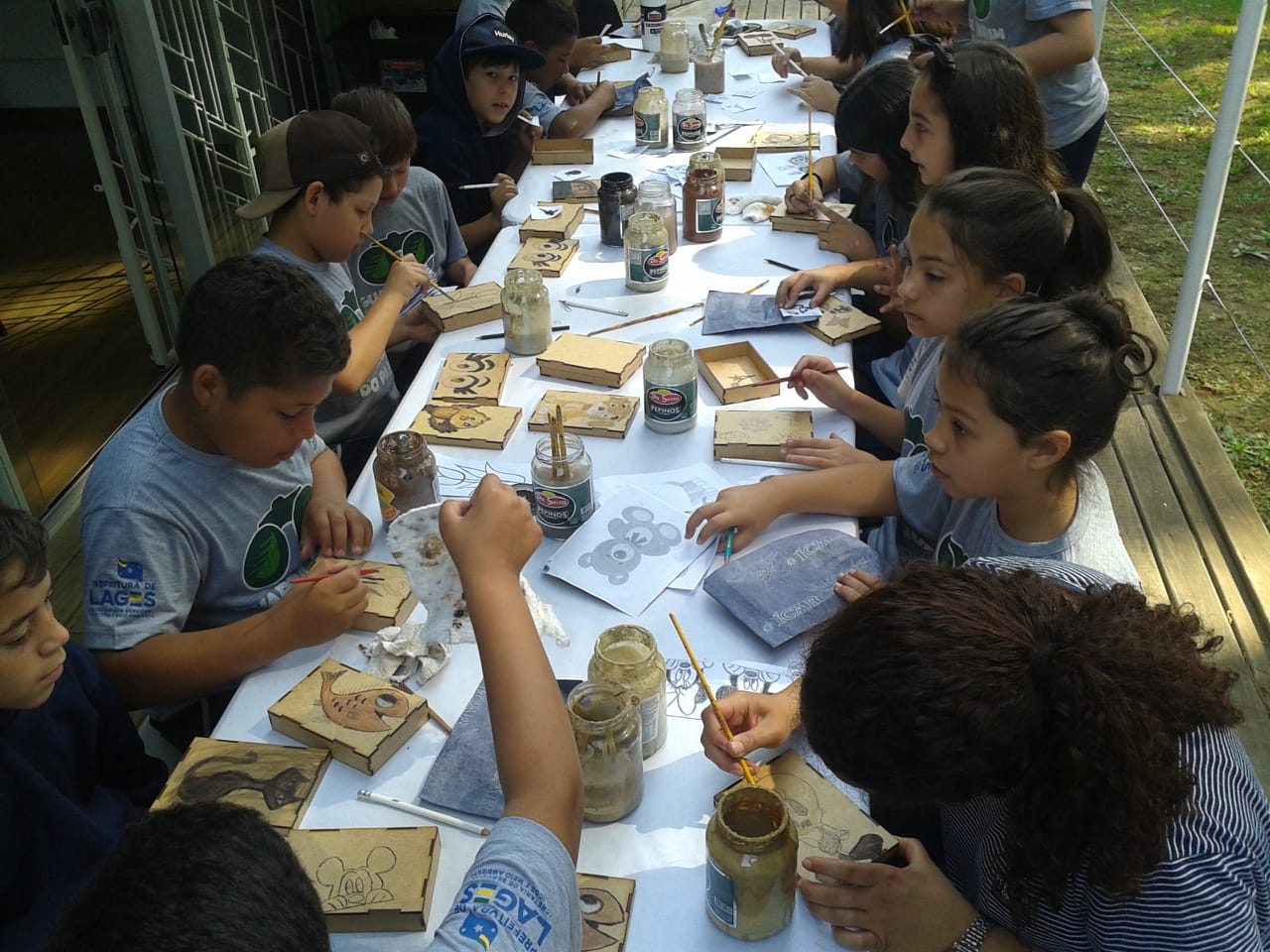 Prefeitura de Lages Guardas mirins aprendem a fazer tintas utilizando a terra como matéria-prima numa lição de sustentabilidade