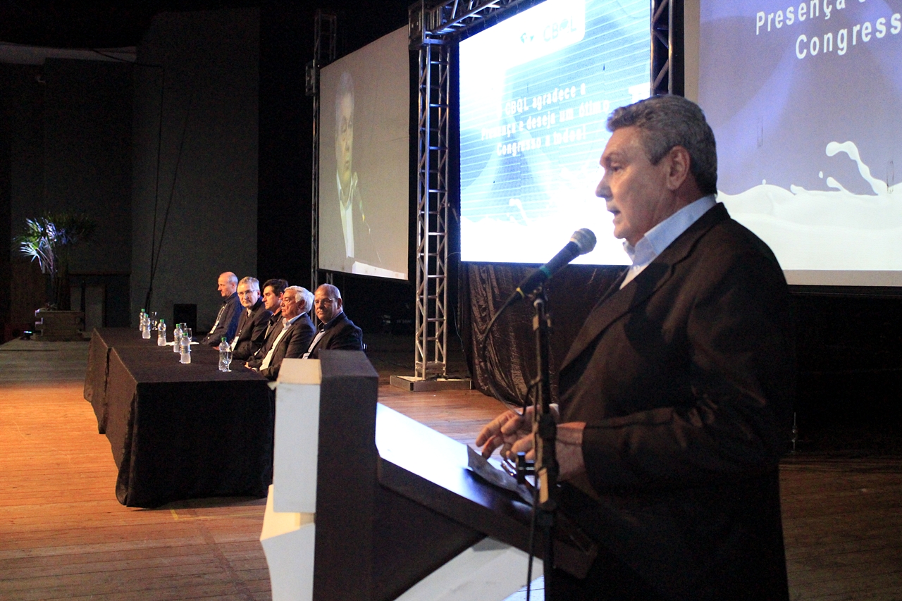 Prefeitura de Lages Mais de 600 empresários, produtores e especialistas discutem mercado no Congresso Brasileiro de Qualidade do Leite 