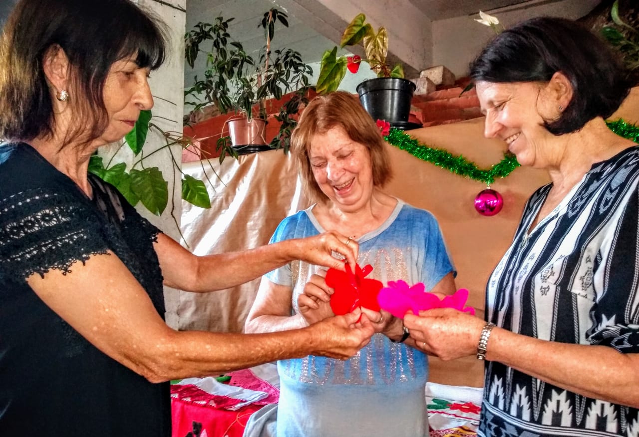 Prefeitura de Lages Núcleos de artesanato do Programa Bairros das Artes encerram dando um novo ar de vida para mulheres 