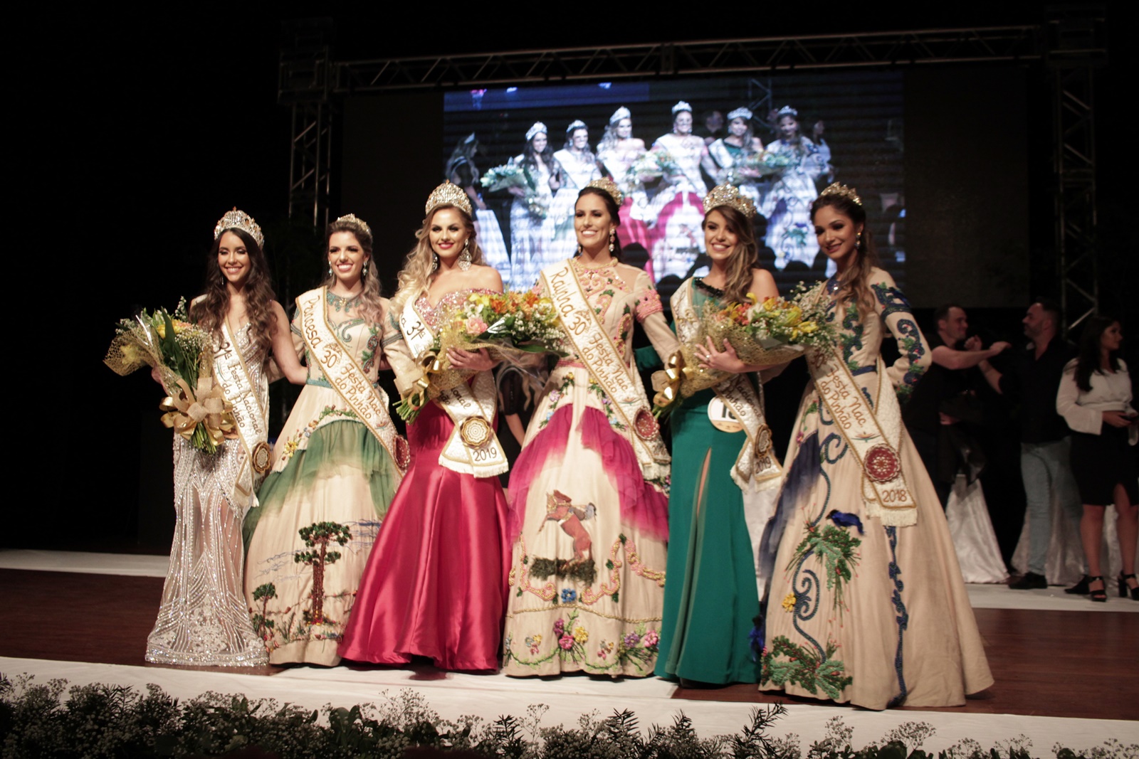 Prefeitura de Lages 32ª Festa Nacional do Pinhão: escolha para rainha e princesas com inscrições abertas na Fundação Cultural de Lages