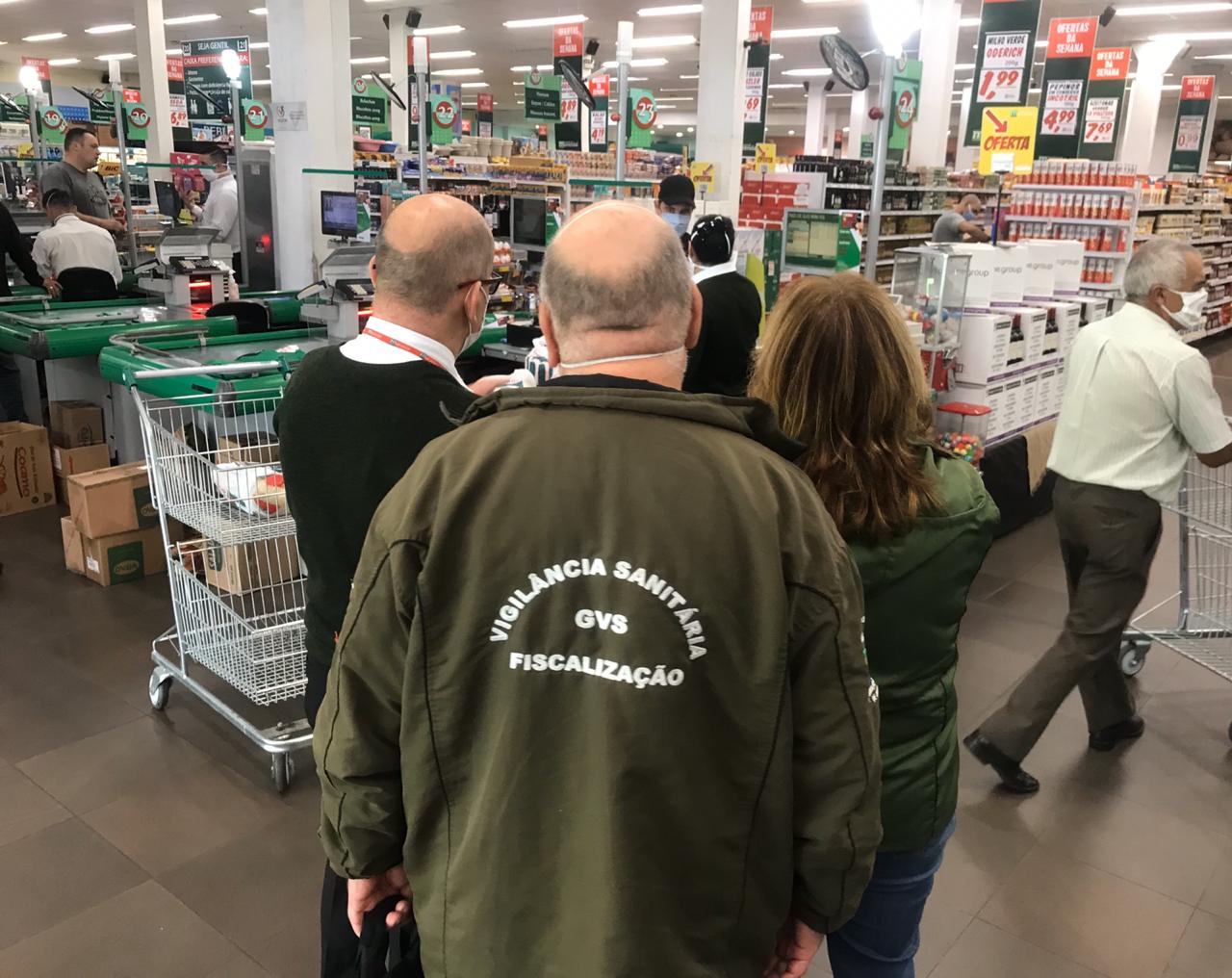 Prefeitura de Lages Coronavírus: Vigilância Sanitária vistoria supermercados de Lages e orienta proprietários e colaboradores