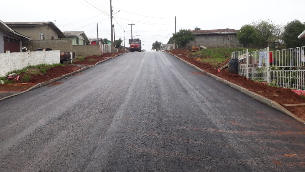 Prefeitura de Lages Minha Rua Melhor: três vias do bairro Caroba são asfaltadas