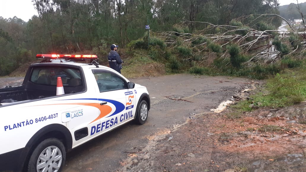 Prefeitura de Lages Defesa de Civil de Lages atualiza informações da tempestade que atingiu Lages nesta terça-feira (30)