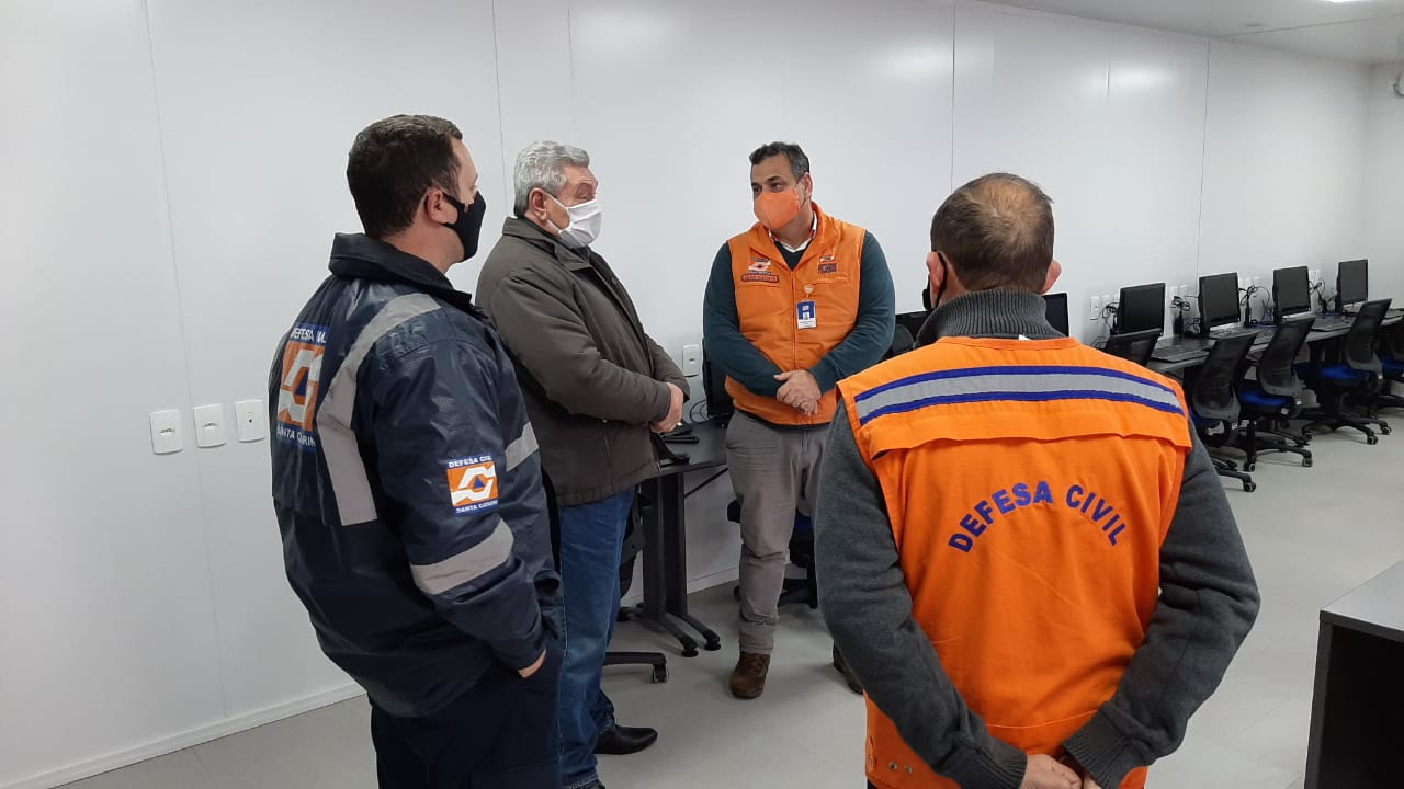 Prefeitura de Lages Prefeito Ceron se reúne com Secretário de Estado da Defesa Civil e define ações de ajuda emergencial ao município