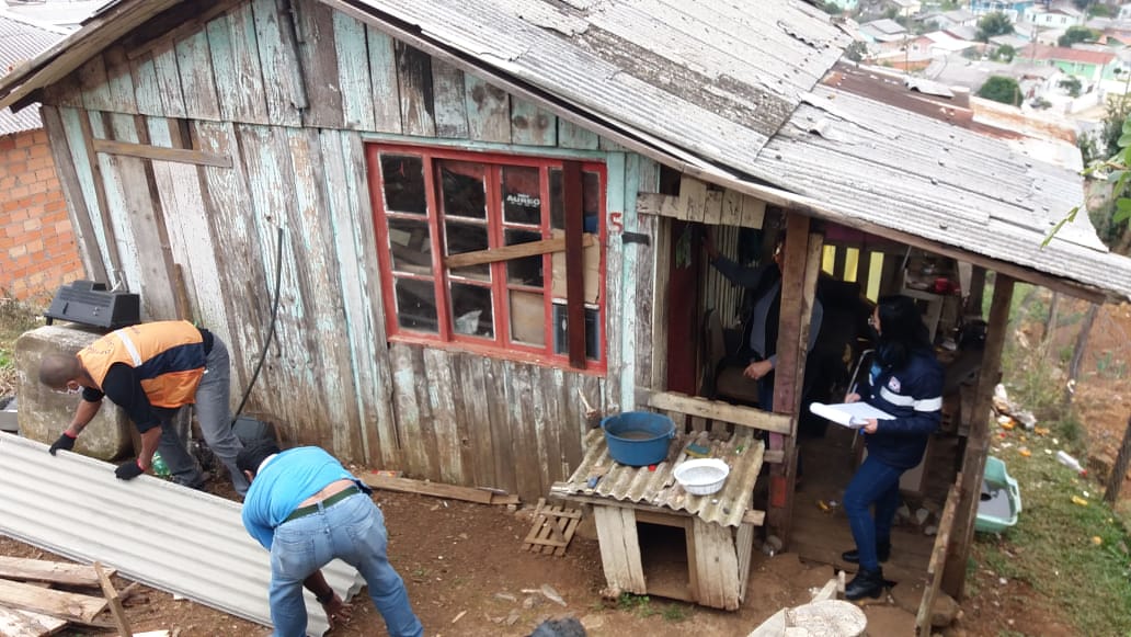 Prefeitura de Lages Prefeitura atende mais de cem famílias atingidas pela tempestade, da última semana, em um único dia