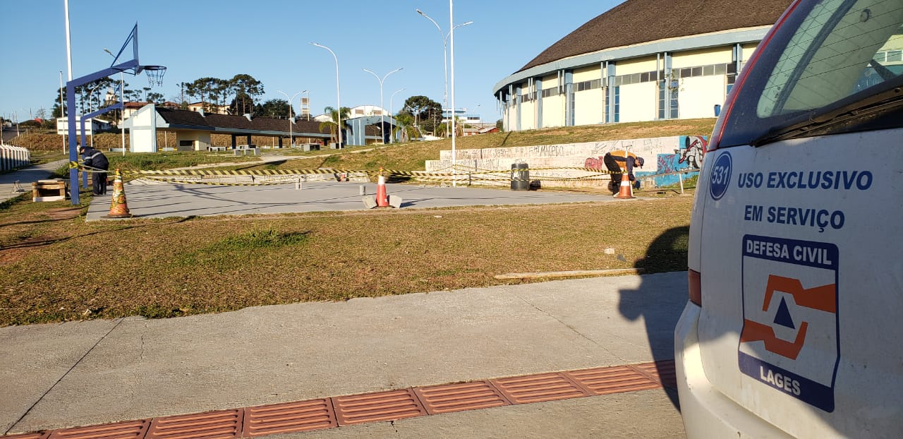 Prefeitura de Lages Coronavírus: Defesa Civil Municipal cumpre Portaria do Governo do Estado e interdita quadra de esportes pública ao lado do Jones Minosso 