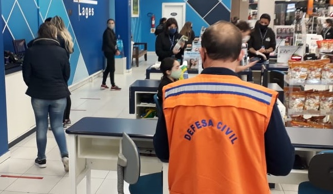 Prefeitura de Lages Coronavírus: Força de Segurança notifica, multa e interdita estabelecimentos que não cumprem Decreto, neste sábado em Lages