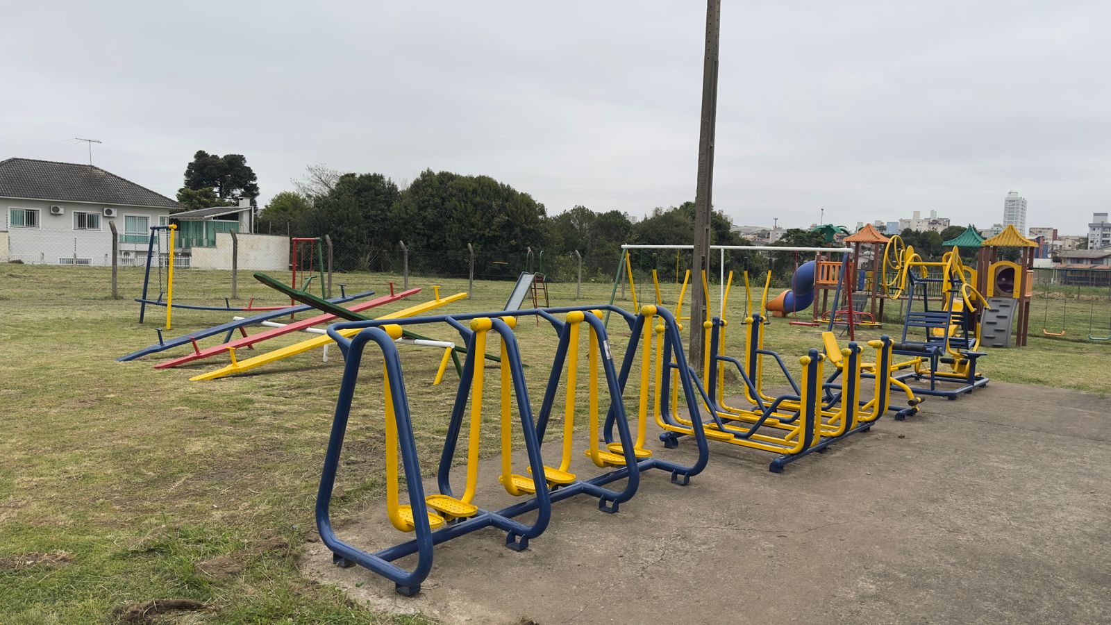 Prefeitura de Lages Secretaria de Serviços Públicos realiza reformas em parquinhos e academias ao ar livre