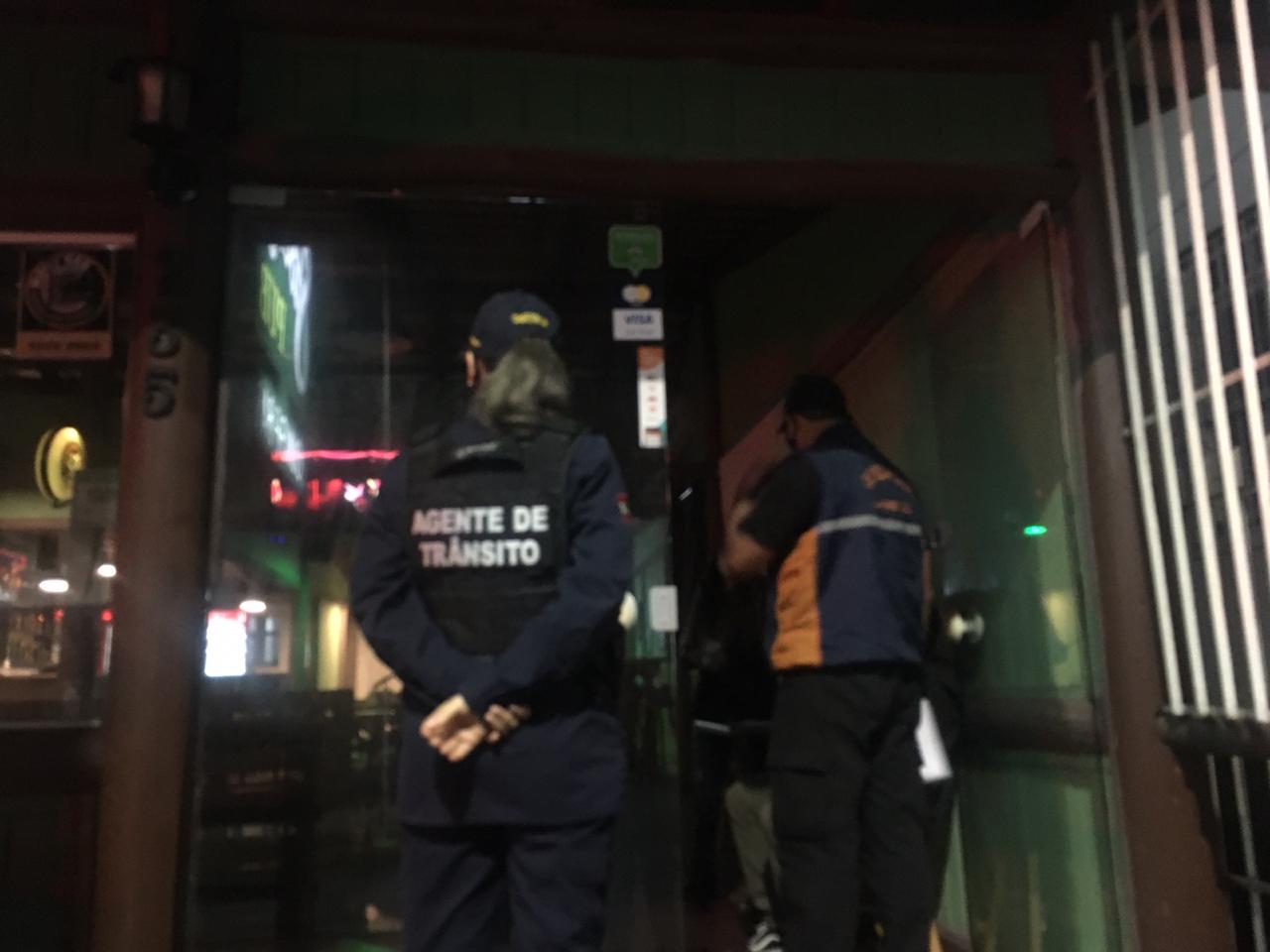 Prefeitura de Lages Oito meses de pandemia: Força de Segurança faz rondas para orientar e fiscalizar estabelecimentos e coibir festas clandestinas em Lages