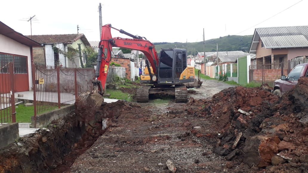 Prefeitura de Lages Minha Rua Melhor: empresa responsável inicia trabalhos de asfaltamento nas ruas Antônio Elias Aze e Roquete Pinto, no bairro São Miguel
