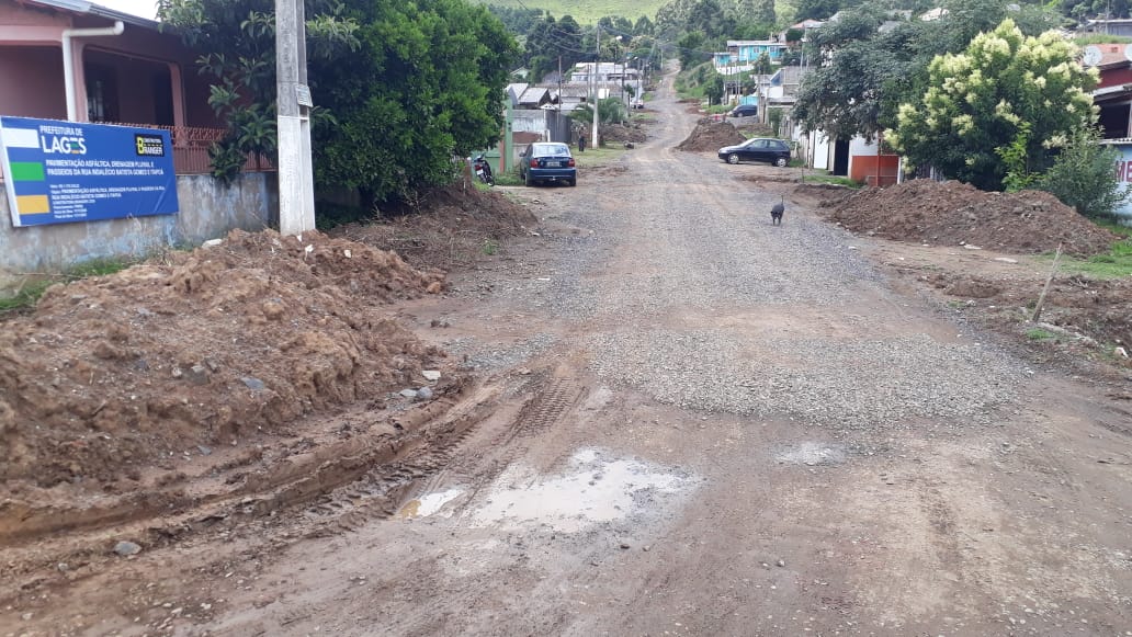 Prefeitura de Lages Minha Rua Melhor: inicia o asfaltamento nas ruas Indalício Batista Gomes e Itapoá, no bairro São Miguel 