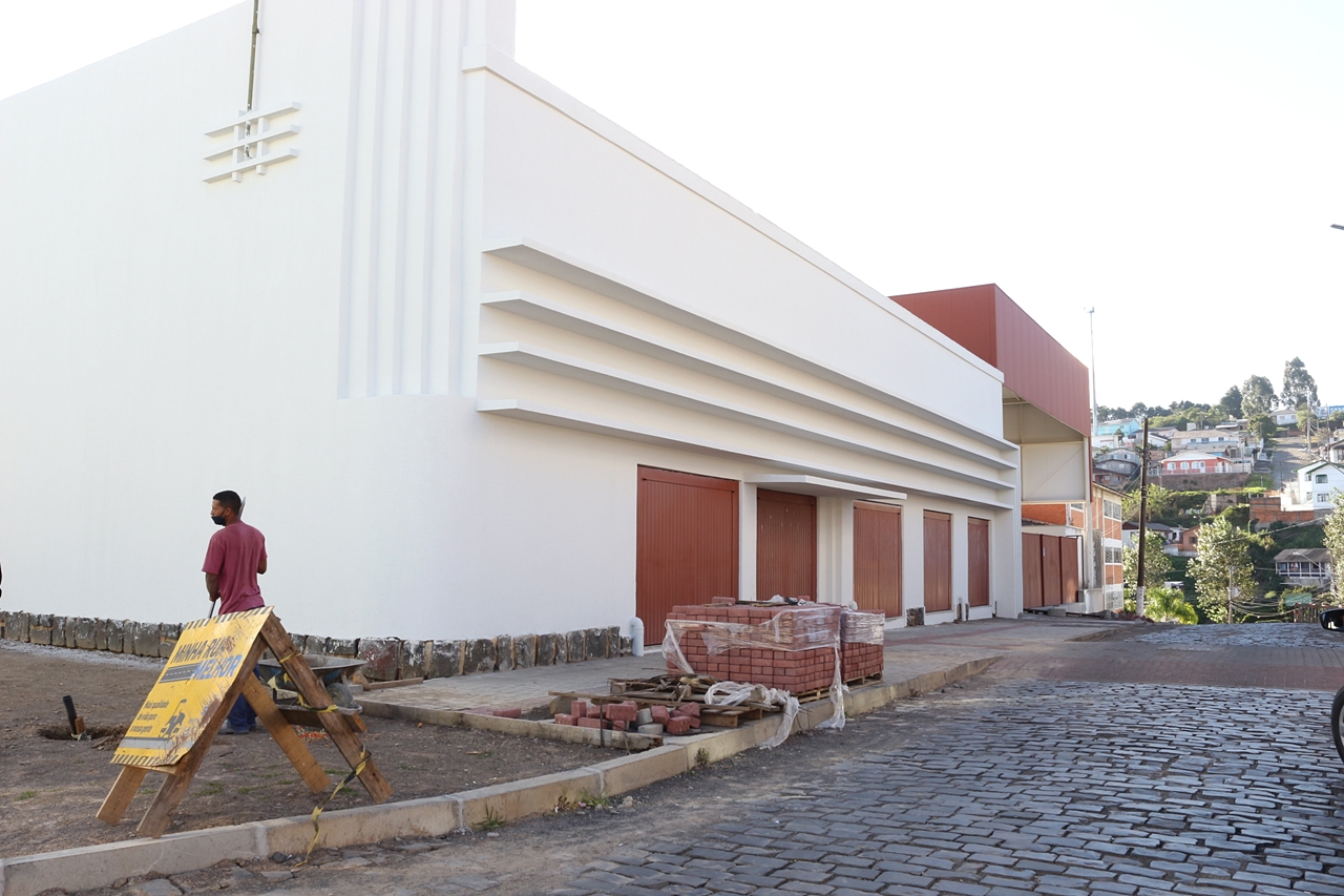 Prefeitura de Lages Município abre processo licitatório para ocupação de 23 espaços comerciais do Mercado Público de Lages prestes a ter restauração inaugurada 