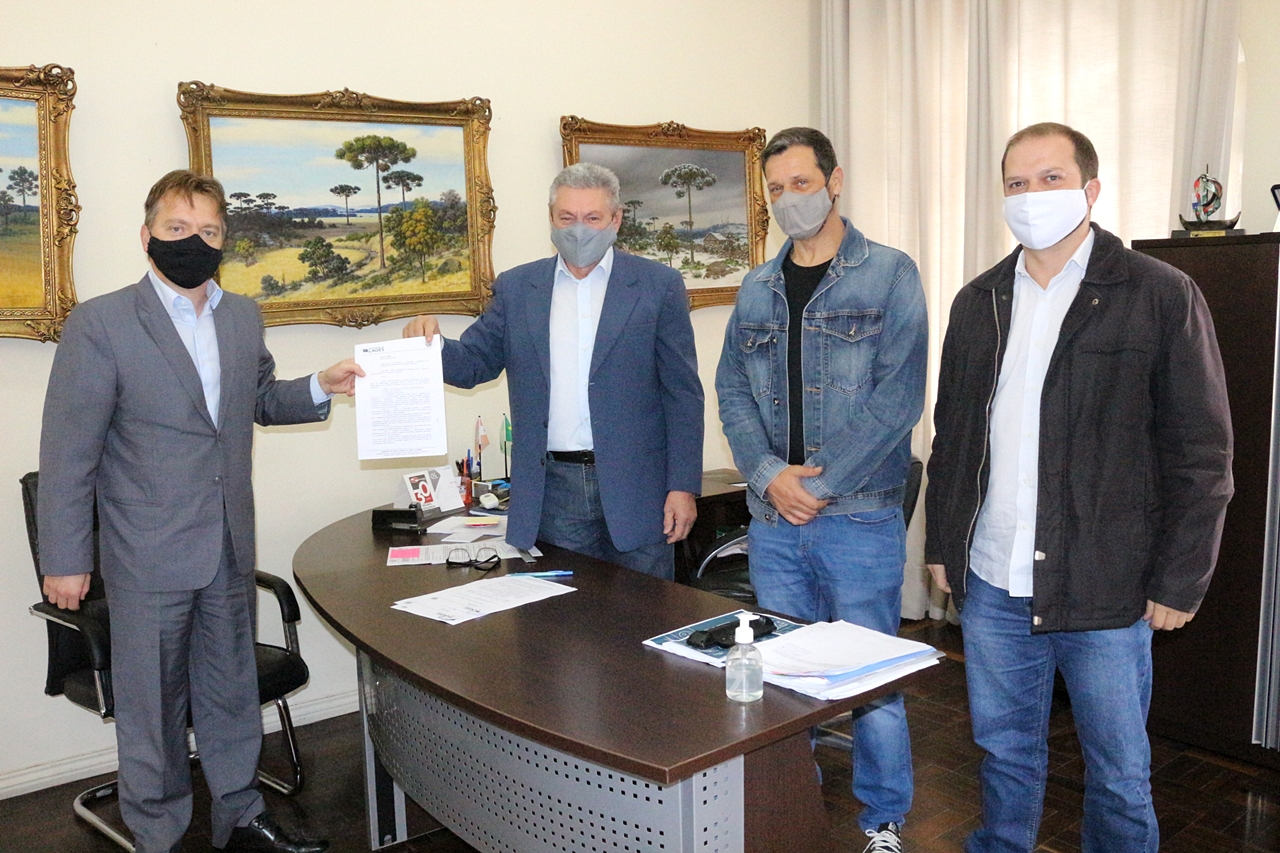 Prefeitura de Lages Prefeito sanciona lei que prioriza pessoas da terceira idade, com deficiência ou doença grave nos procedimentos administrativos municipais 