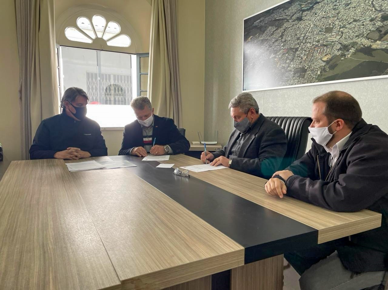 Prefeitura de Lages Prefeitura e Instituto Geral de Perícias celebram acordo para descentralizar emissão de carteira de identidade pelo Balcão Cidadão 