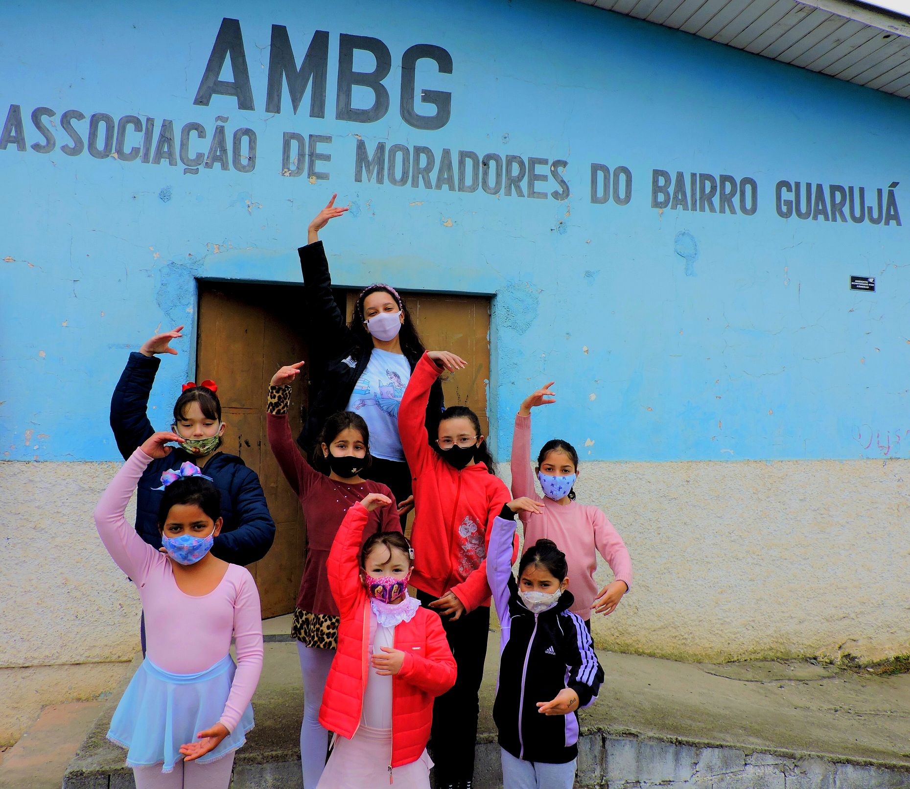 Prefeitura de Lages Programa Lages Melhor: pequenas dançarinas seguem com aulas presenciais de ballet no núcleo do Bairro Guarujá