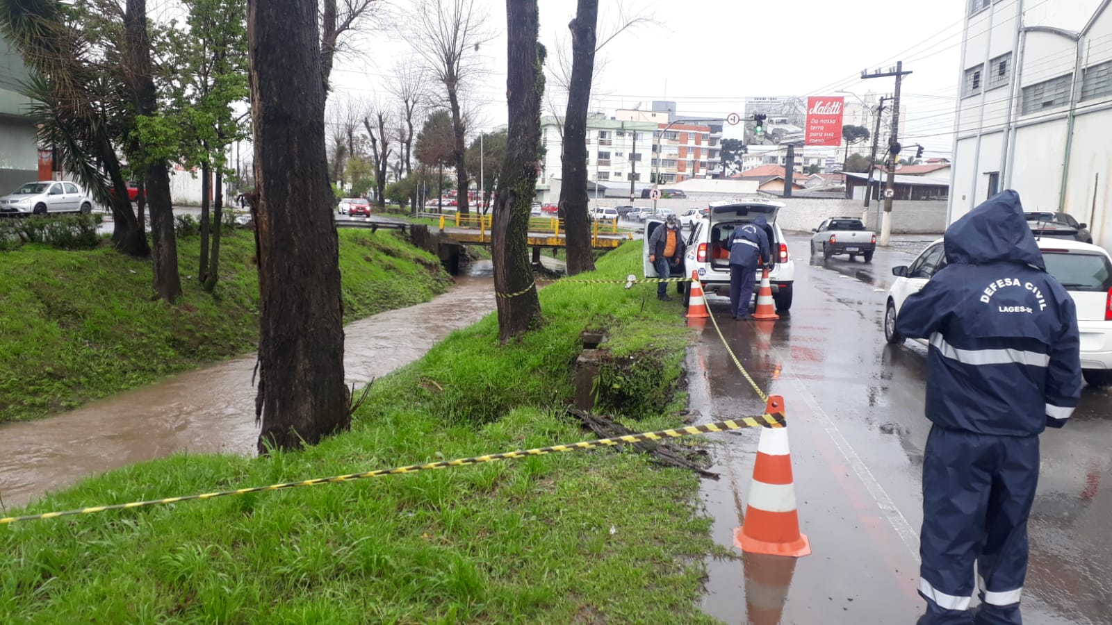 Prefeitura de Lages Atualização Chuvas: famílias afetadas recebem atendimentos da Defesa Civil Municipal 