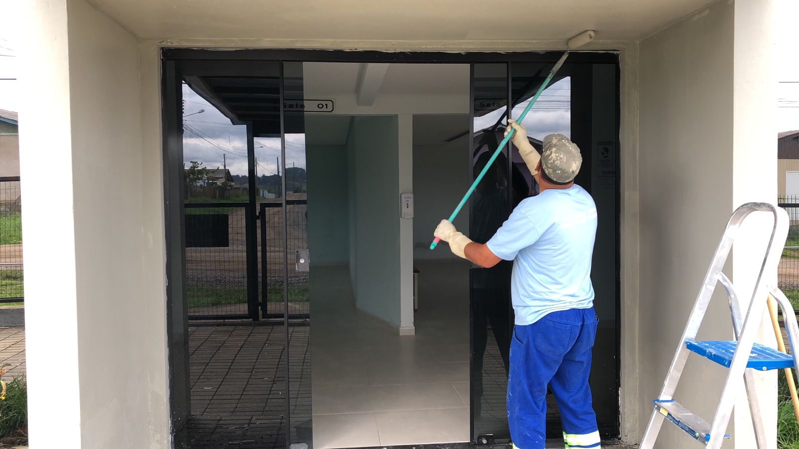 Prefeitura de Lages Prefeitura intensifica trabalhos de manutenção nos cemitérios municipais para o Dia de Finados