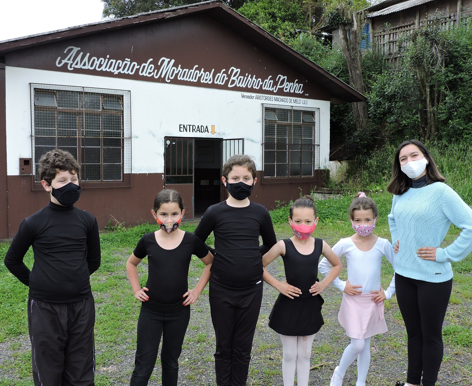 Prefeitura de Lages Programa Lages Melhor: crianças fazem aulas de ballet no núcleo do Bairro da Penha 