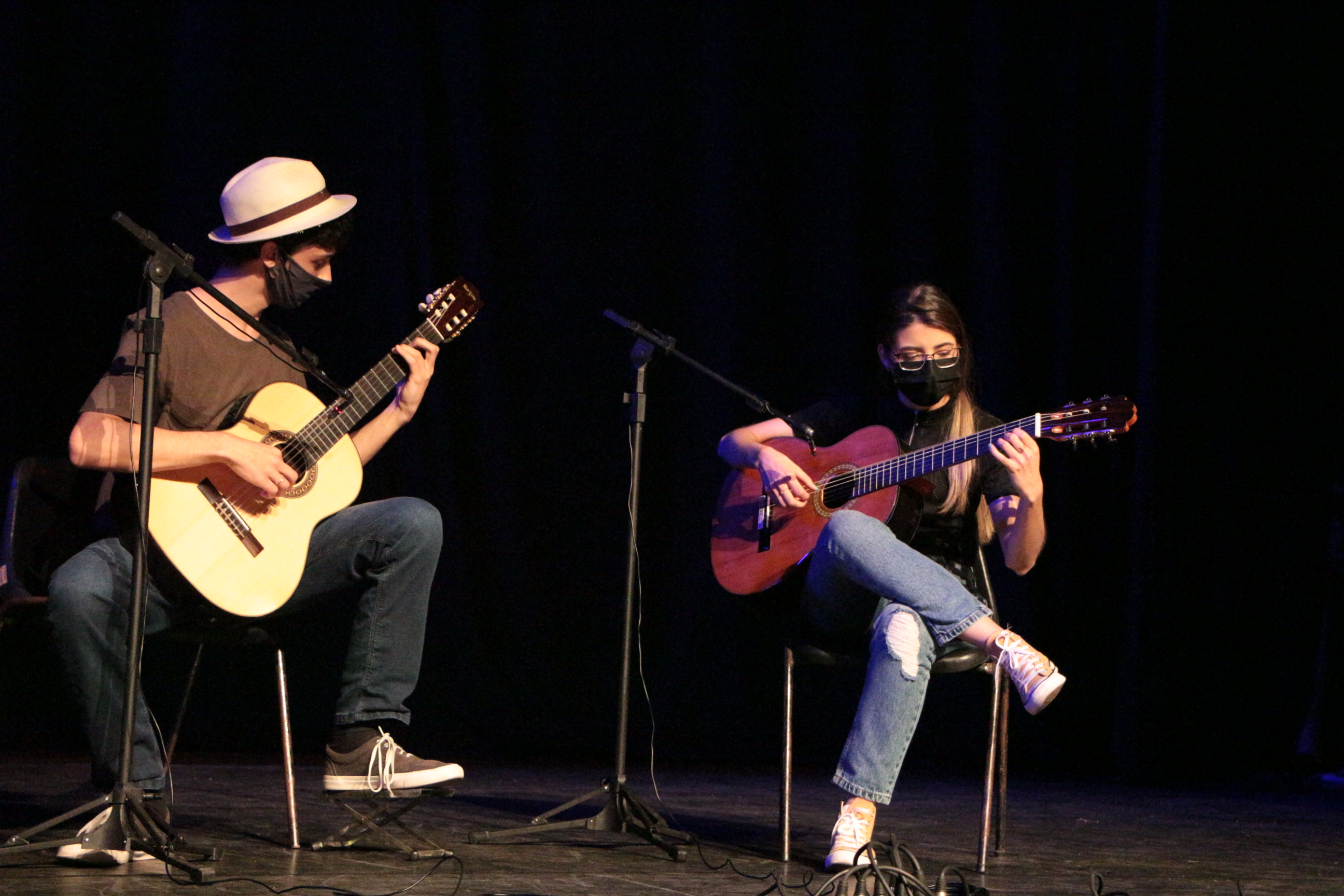 Prefeitura de Lages Noite de música e muita emoção no segundo dia de apresentações, da Escola de Artes, no Teatro Marajoara