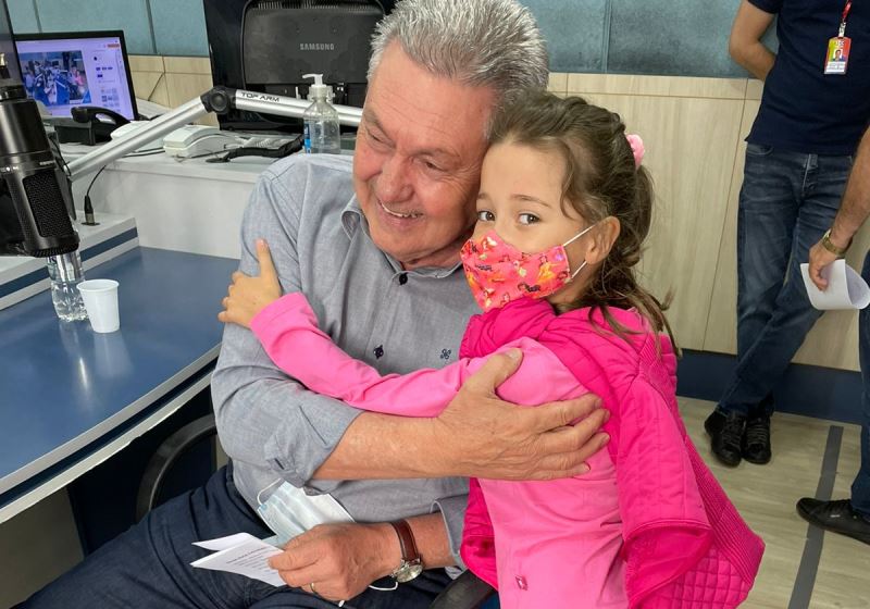 Prefeitura de Lages Blog da Prefa:  O abraço da Isadora no “vovozão” Ceron