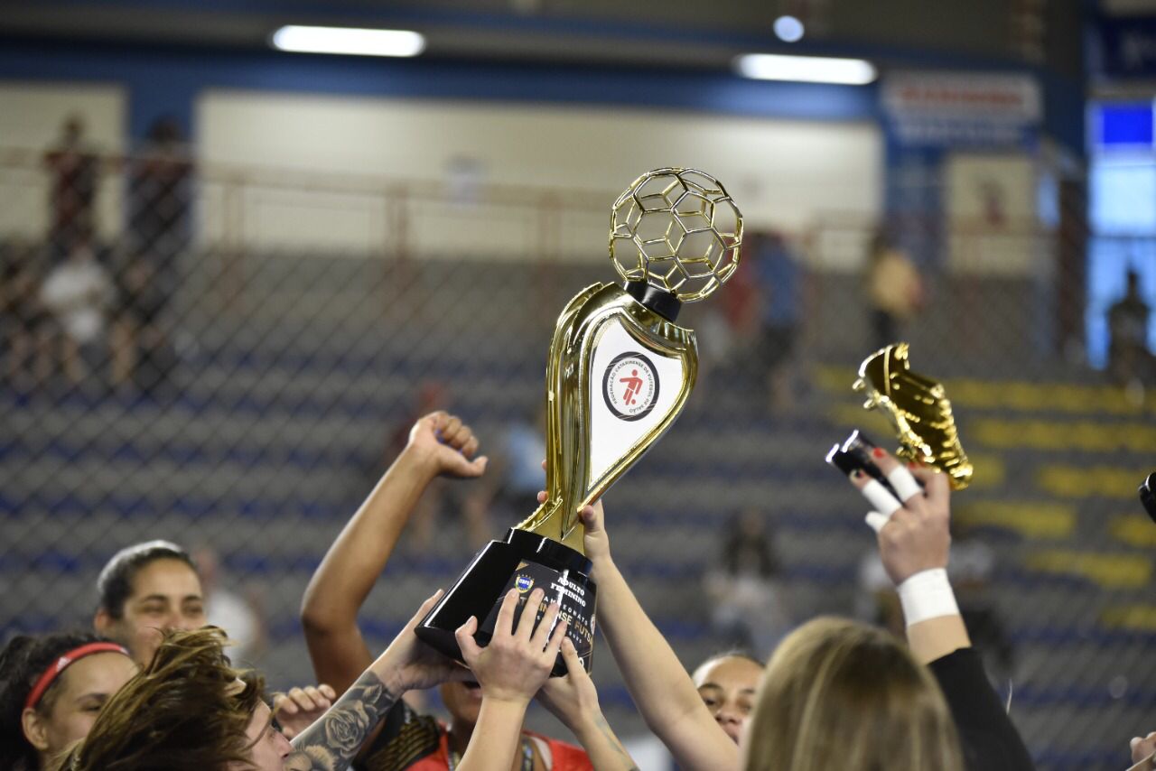 Prefeitura de Lages Em dia histórico, Lages conquista dois títulos estaduais no futsal