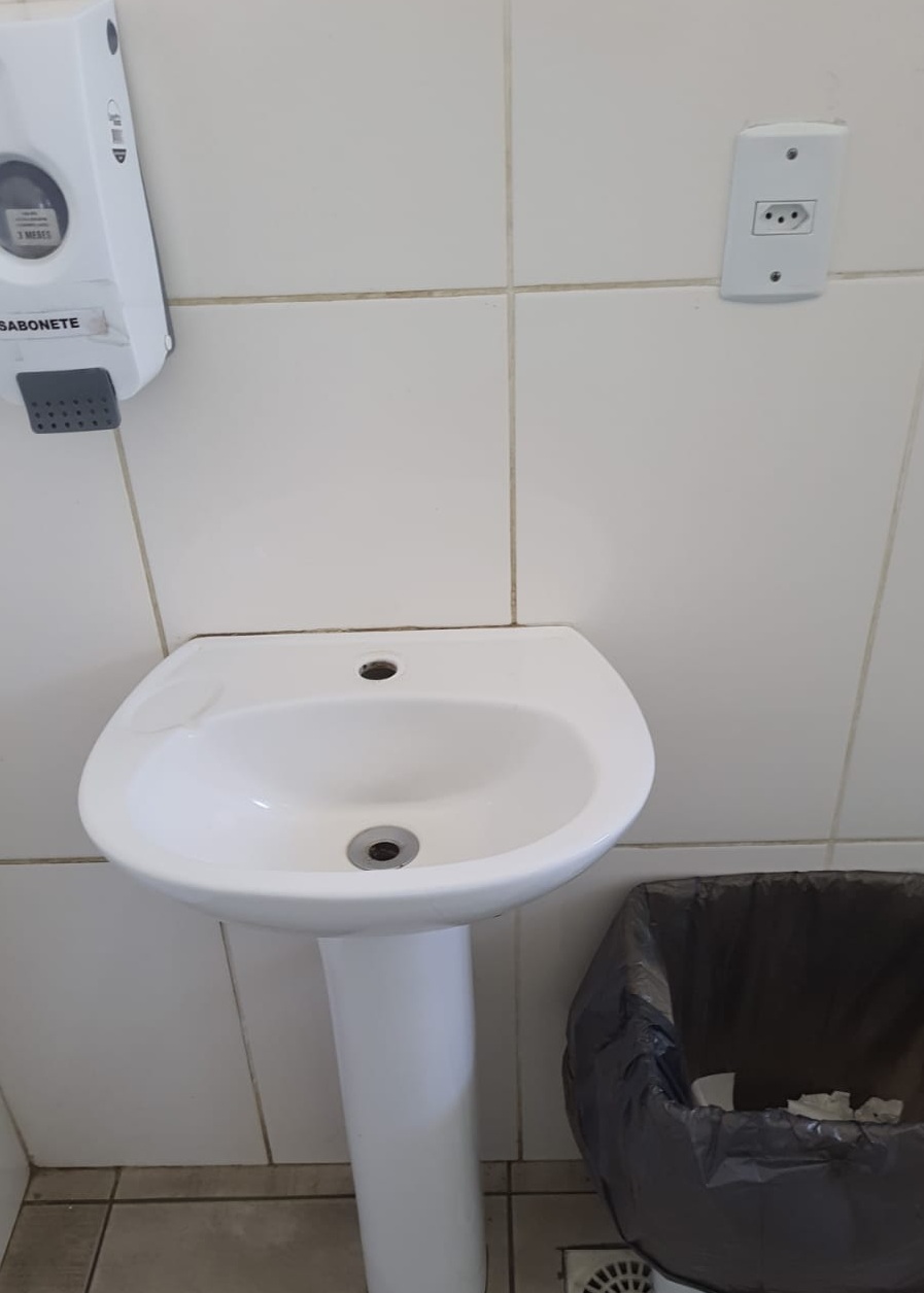 Prefeitura de Lages Vândalos destroem e furtam patrimônio público na UPA 24 Horas de Lages