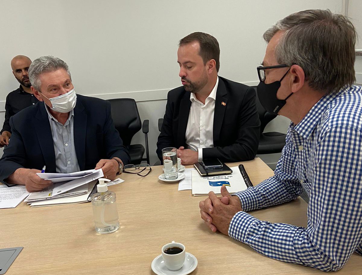 Prefeitura de Lages Prefeito Ceron participa de reunião sobre execução das obras do Plano 1000