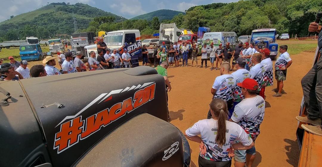 Prefeitura de Lages Localidade de Pedras Brancas esteve movimentada com a Arrancada de Caminhões 