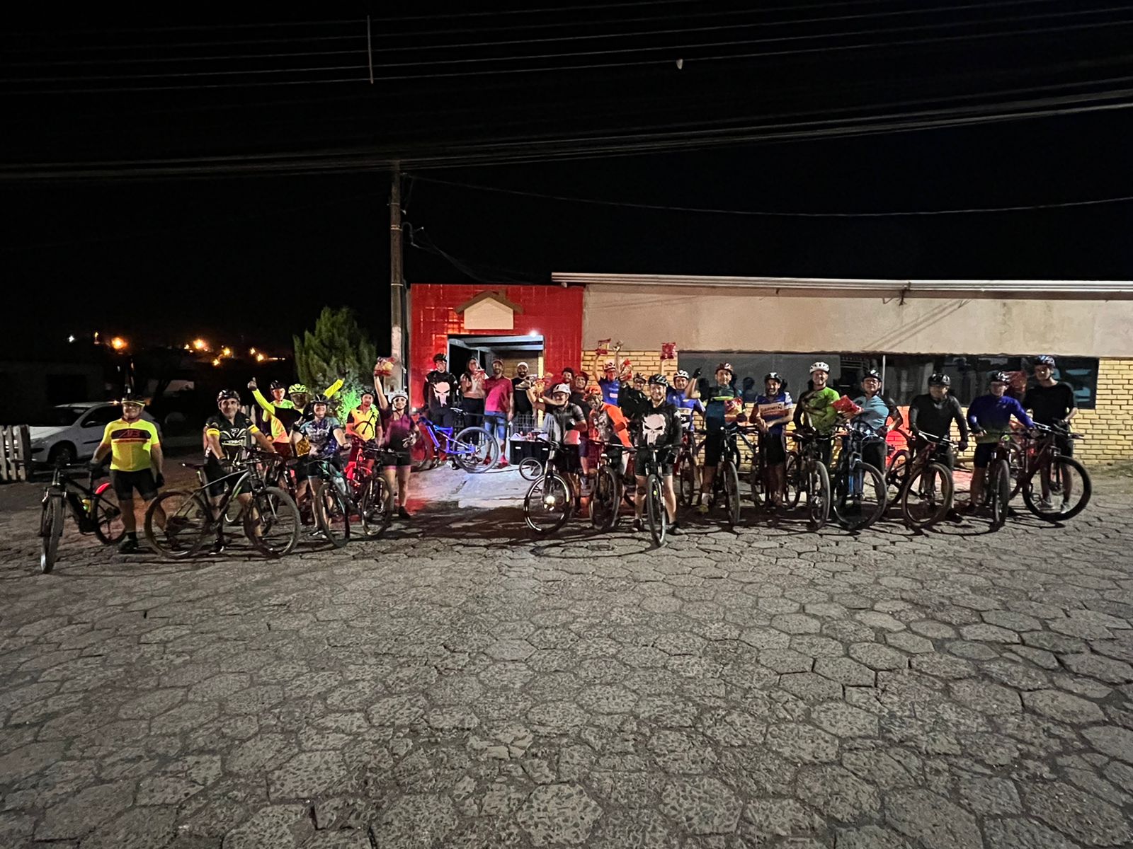 Prefeitura de Lages Cicloturismo realiza entrega de alimentos para instituição