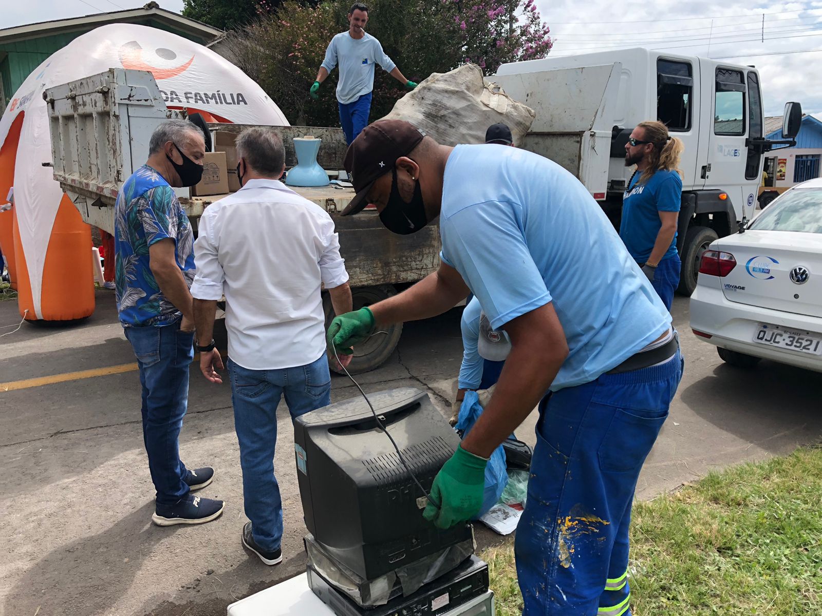 Prefeitura de Lages Comunidades dos bairros Vila Maria, Maria Luiza e região participam ativamente do programa Lages em Busca do Lixo Zero, da Prefeitura