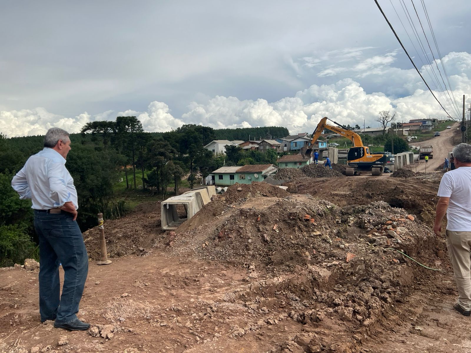 Prefeitura de Lages Prefeito Ceron acompanha andamento de obras nos bairros de Lages