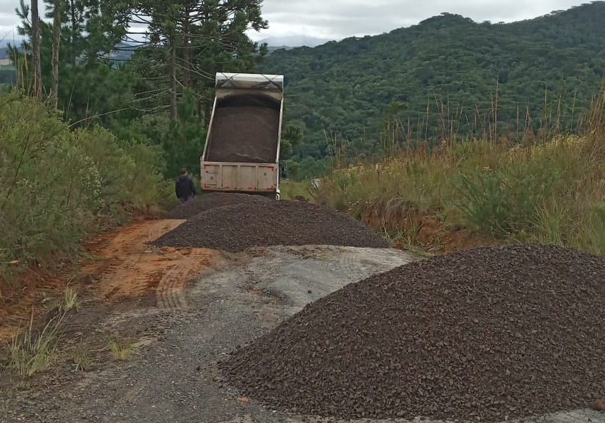 Prefeitura de Lages Prefeitura executa serviços de manutenção na infraestrutura dos bairros