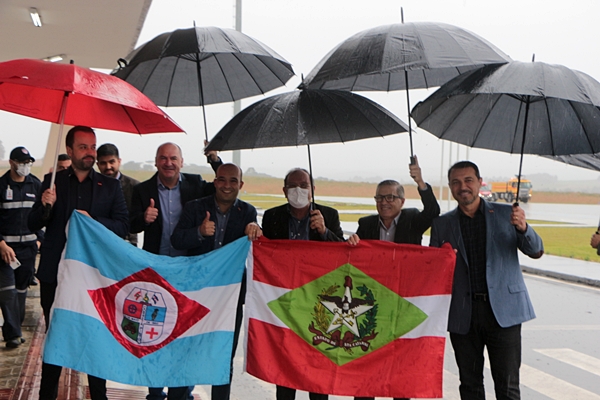 Prefeitura de Lages Prefeito Ceron prestigia ato de voo inaugural entre à Serra Catarinense (Correia Pinto) e São Paulo (Campinas)