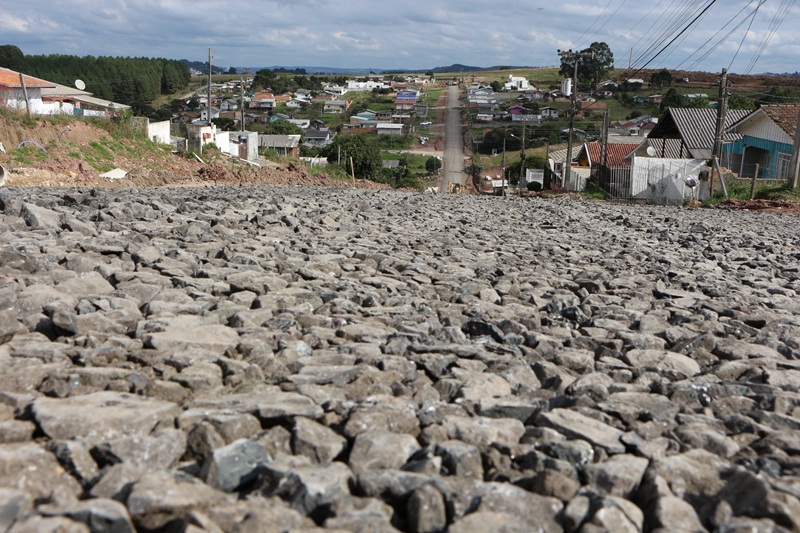 Prefeitura de Lages Avenida João Schultz, no bairro Vila Maria, está sendo preparada para receber camada asfáltica