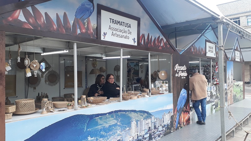 Prefeitura de Lages Recanto do Pinhão tem participação de associações de artesãos e escritores lageanos