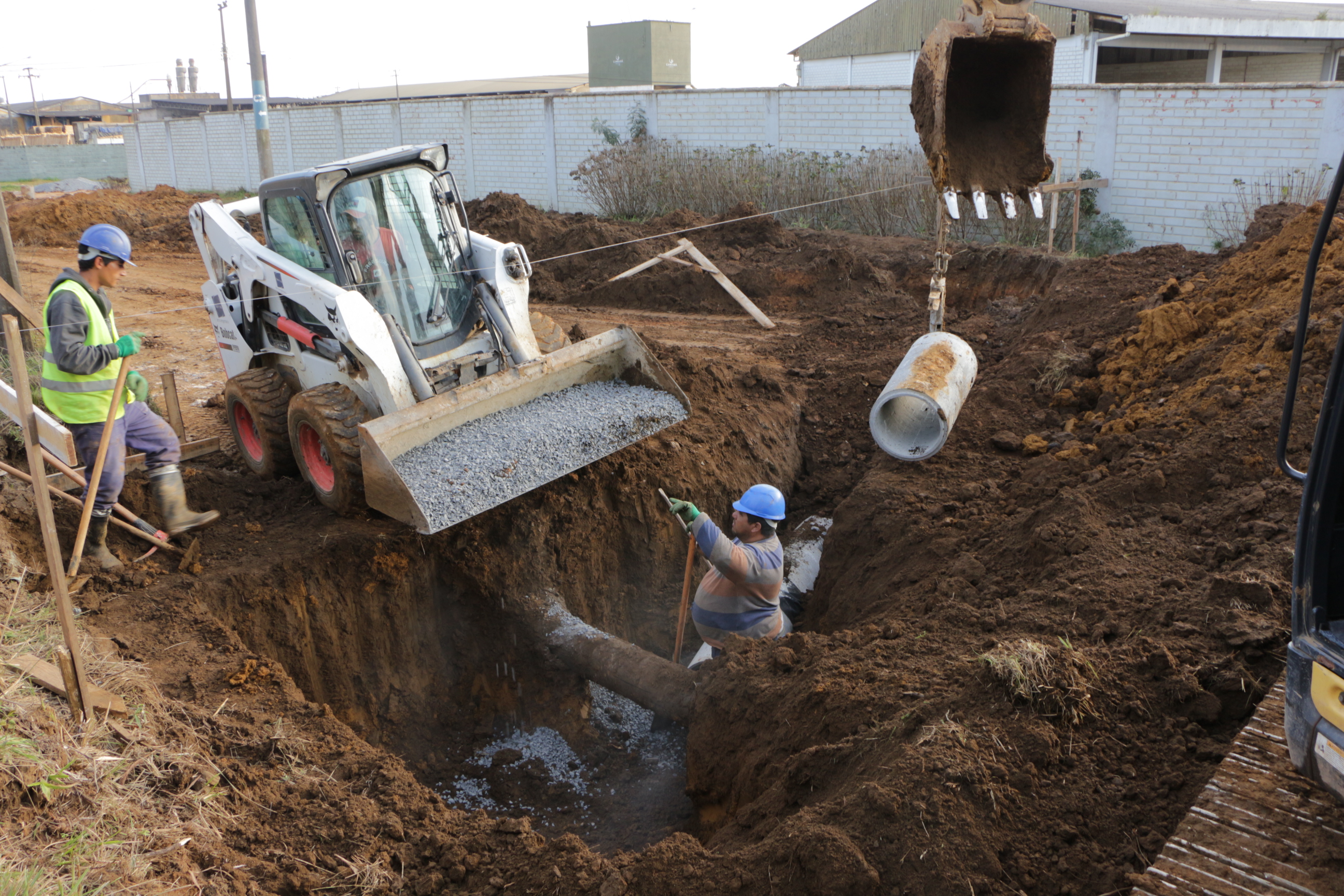 Prefeitura de Lages Rua Heliodoro Muniz, na Área Industrial, recebe serviços prévios para o asfaltamento
