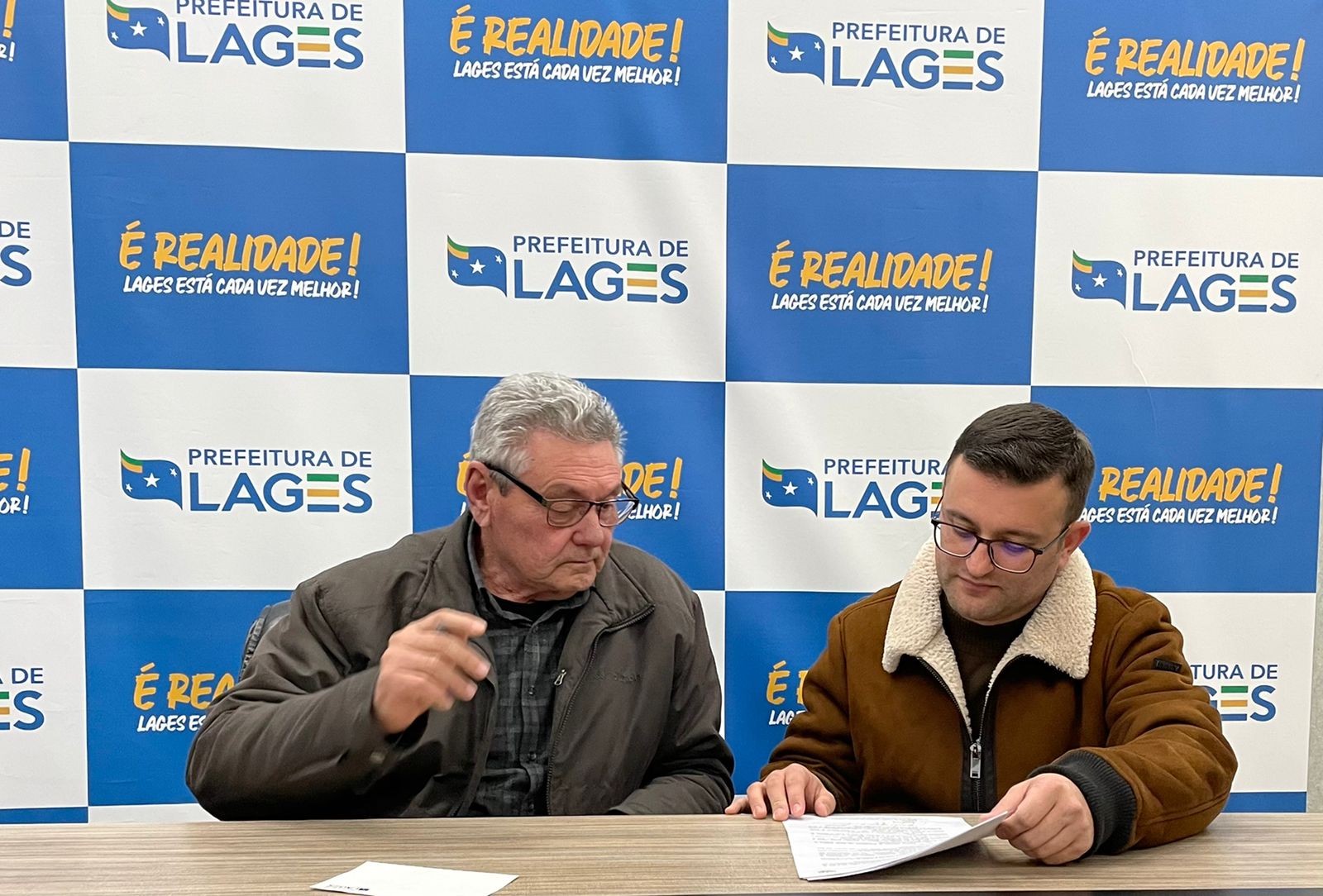 Prefeitura de Lages Prefeito Ceron assina decreto que estabelece Situação de Emergência em Saúde Pública, em Lages