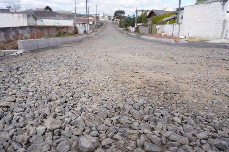 Prefeitura de Lages Rua Adolfo Furtado da Silva, no Popular, está preparada para receber a camada asfáltica