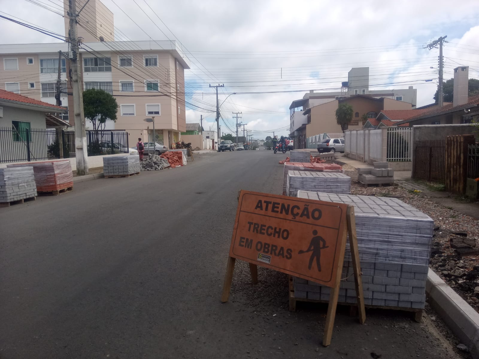 Prefeitura de Lages Novas calçadas são construídas na rua Campos Sales, entre os bairros Coral Santa Maria e Conta Dinheiro