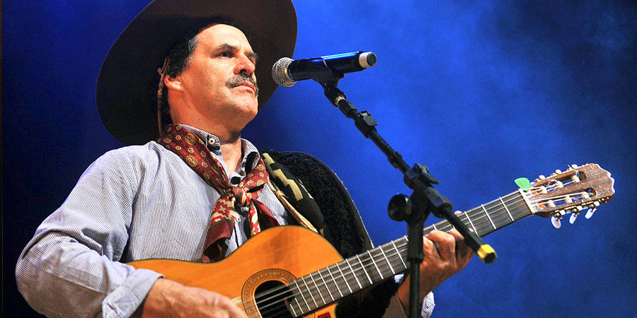 Prefeitura de Lages Show de Elton Saldanha encerrará o Natal Felicidade 2022