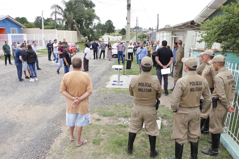 Prefeitura de Lages Prefeito em exercício, Juliano Polese, entrega ordem de serviço para pavimentação da rua Antenor Moreira, no bairro Universitário