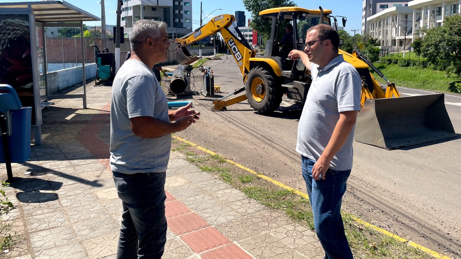 Prefeitura de Lages Prefeito em exercício Juliano Polese vistoria obras de implantação de rede de esgoto entre as avenidas Belizário Ramos e Duque de Caxias