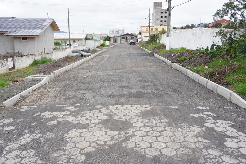 Prefeitura de Lages Rua Carlos Chagas, no bairro Gethal, está preparada para pavimentação
